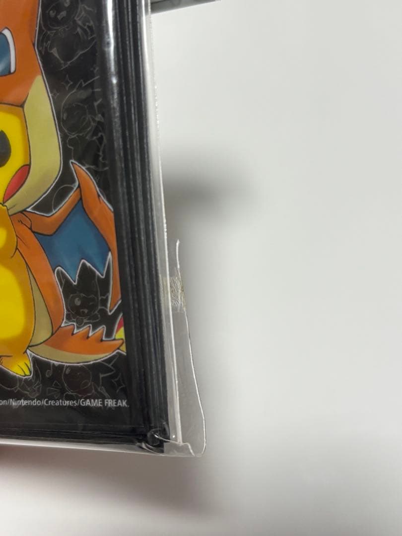 メガリザードンYのポンチョを着たピカチュウ　ポケモンカード　デッキシールド