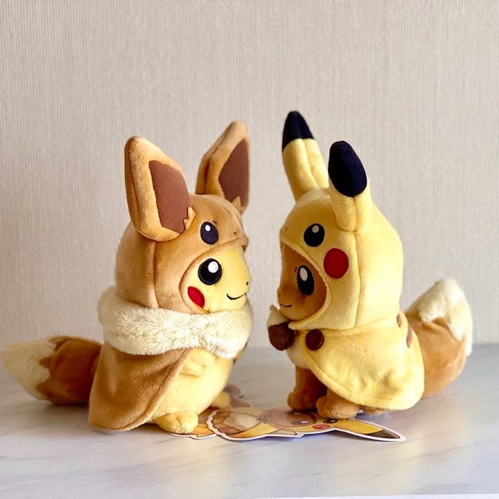 ピカチュウ　イーブイ　ポンチョぬいぐるみ