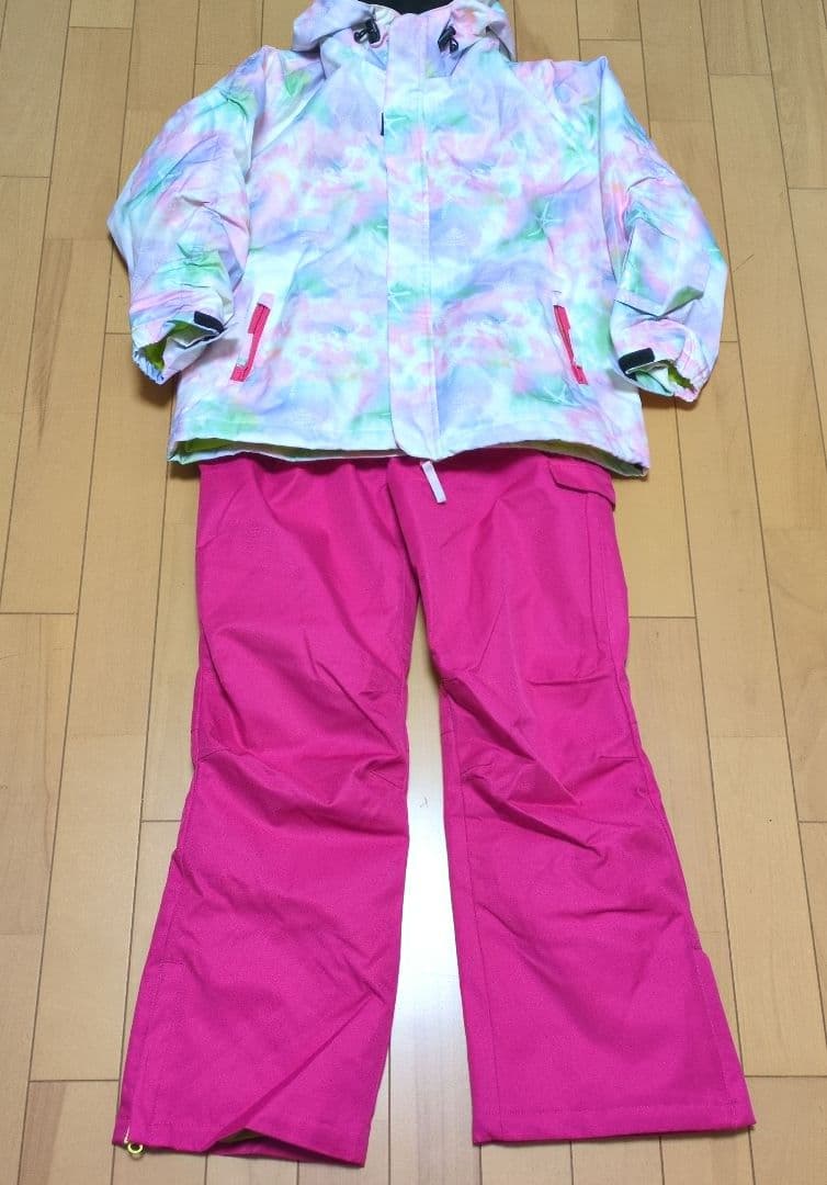 子ども用　スキー．スノーボードウェア 　ピンクとマルチカラー