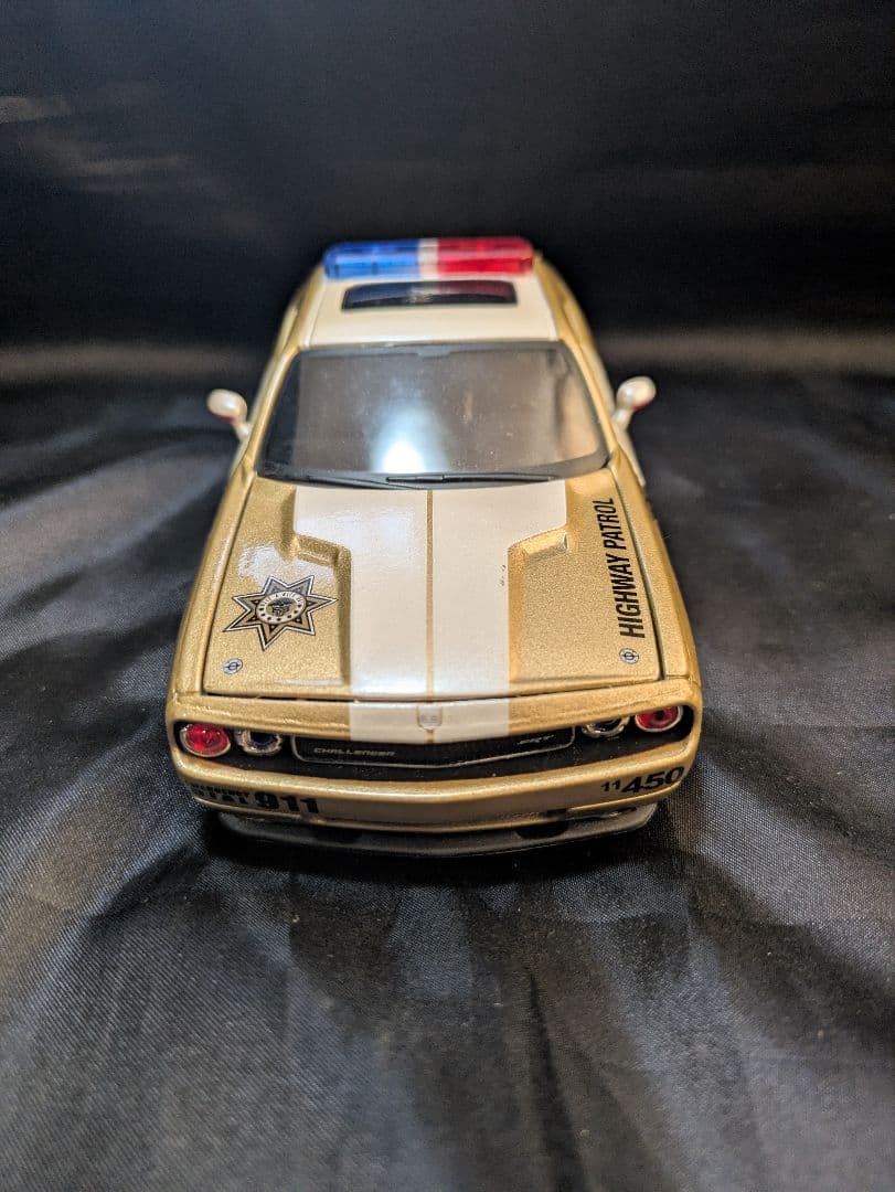 MAISTO　ダッジ　チャレンジャー　ハイウェイパトロール　パトカー　1/24