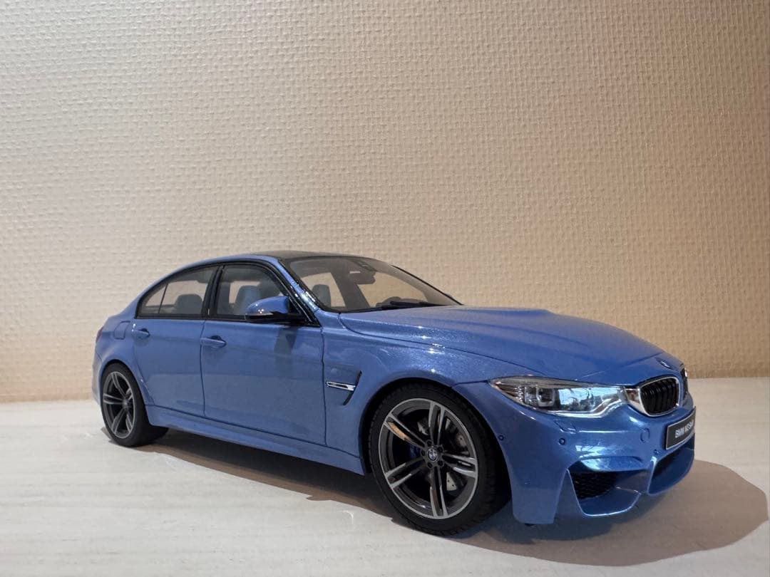  M3（F80）ミニカー 1/18 青