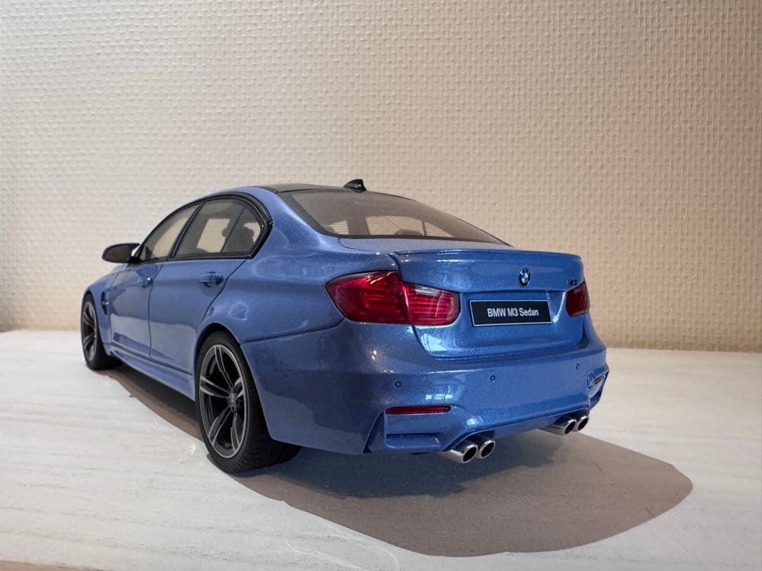  M3（F80）ミニカー 1/18 青