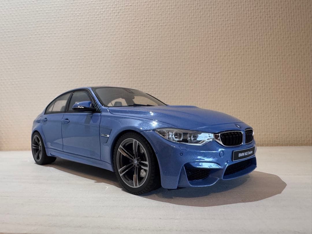  M3（F80）ミニカー 1/18 青