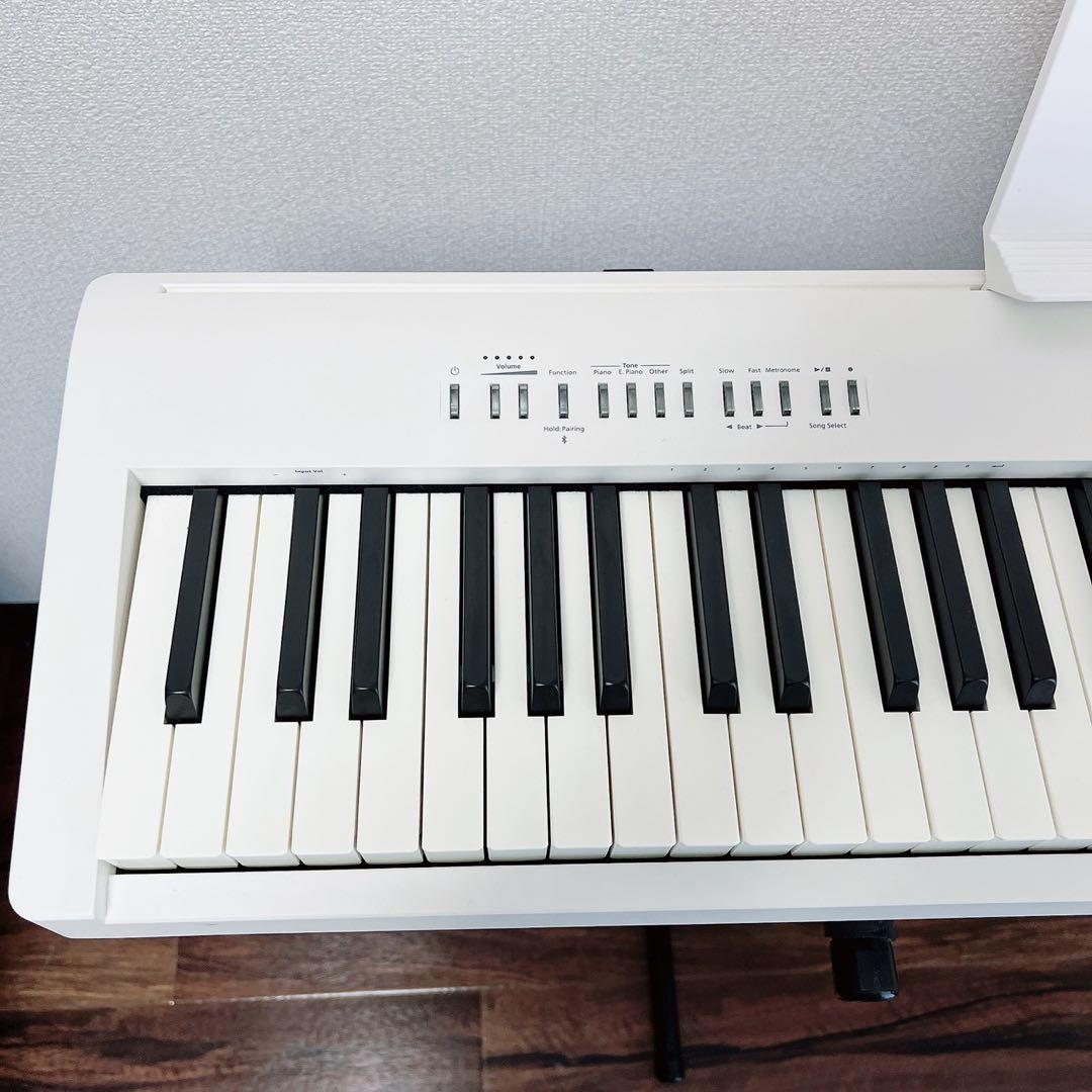 2023年製 Roland FP-30X 電子ピアノホワイトスタンドペダル 楽譜
