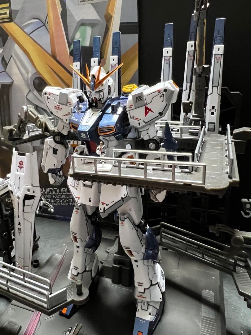 RG 1/144 νガンダム　ダブルフィンファンネル装備型サイドF限定完成品