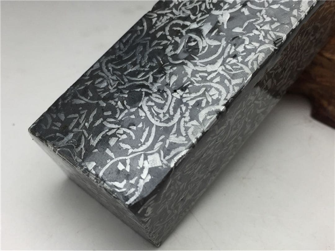 ☆ 希少 鉄隕石・ムオニオナルスタ 隕石ブロック　　磁石に付く コーティング済！