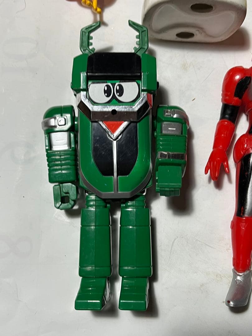 カブタック、クワジーロ、赤レンジャー、ロボコップなど全6点