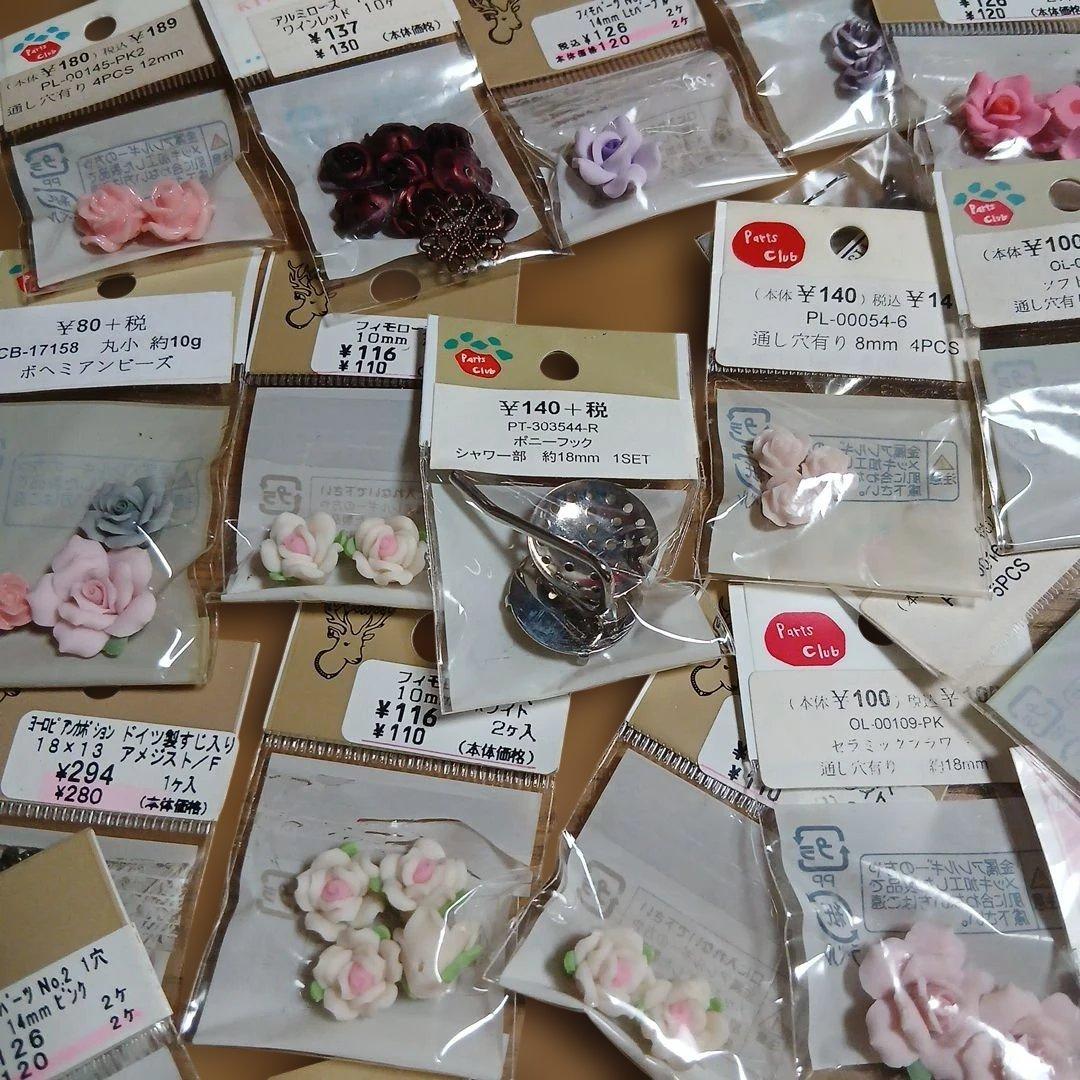 2番。花系パーツ.ターコイズ。