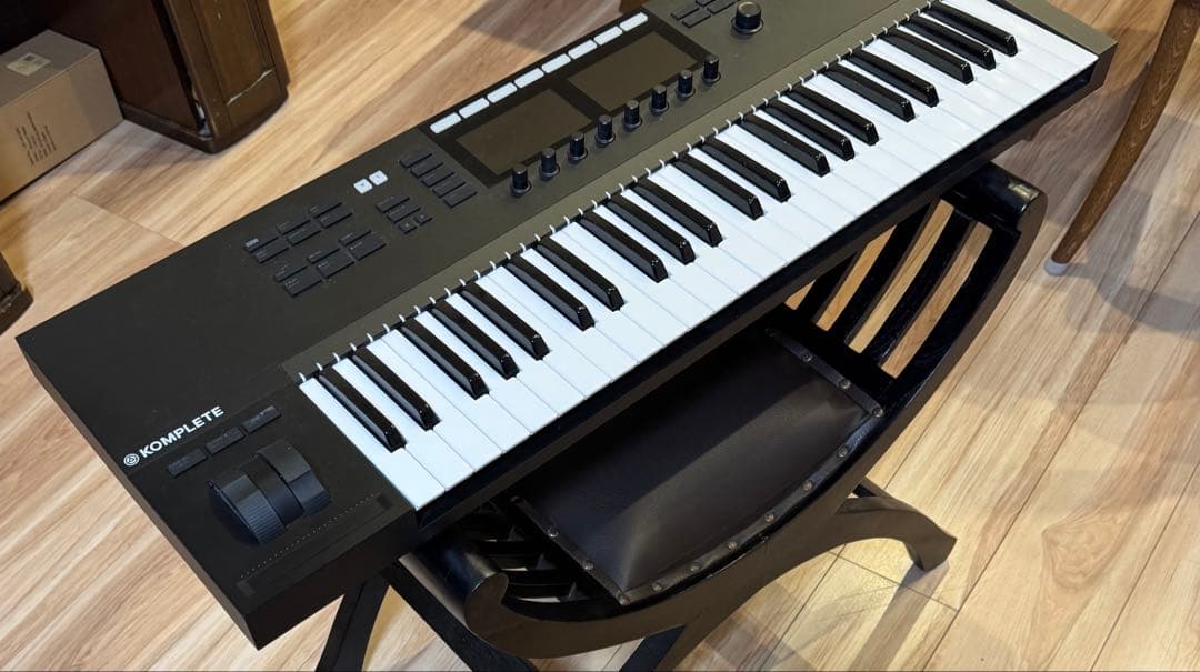 KOMPLETE KONTROL S49 MIDIキーボード
