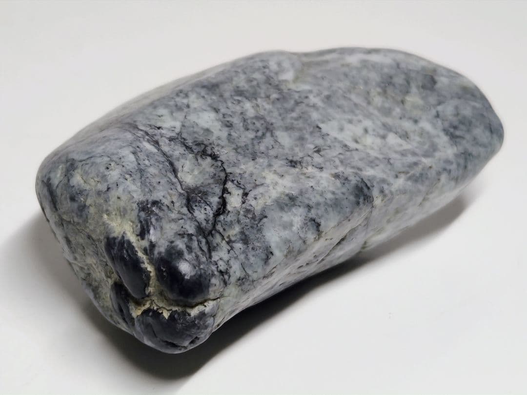 糸魚川139 翡翠 124g ヒスイ 原石 鑑賞石 自然石 誕生石 鉱物 鉱石