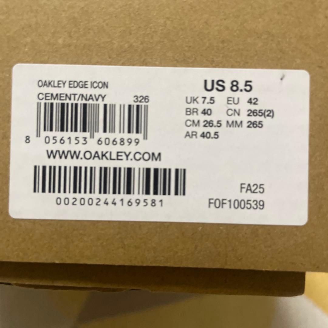 オークリスニーカー新品未使用タッグ付き26.5