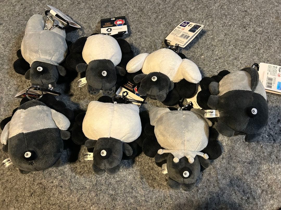 【新品】サンリオ黒ミャクミャクカラビナ付ぬいぐるみ　BC 全7種セット