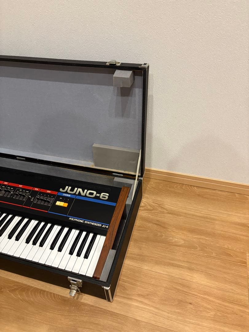 Roland JUNO-6 ポリフォニック・シンセサイザー