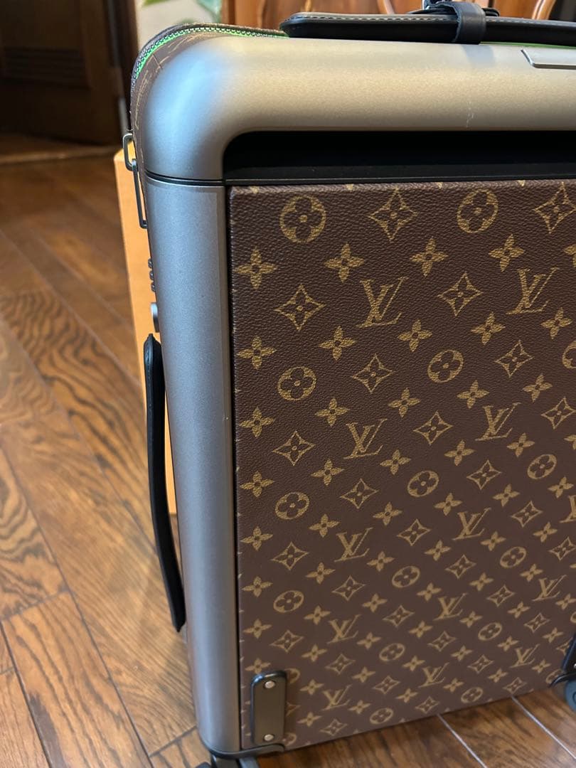 お値下げしました。 ルイヴィトン　ホライゾン55 限定