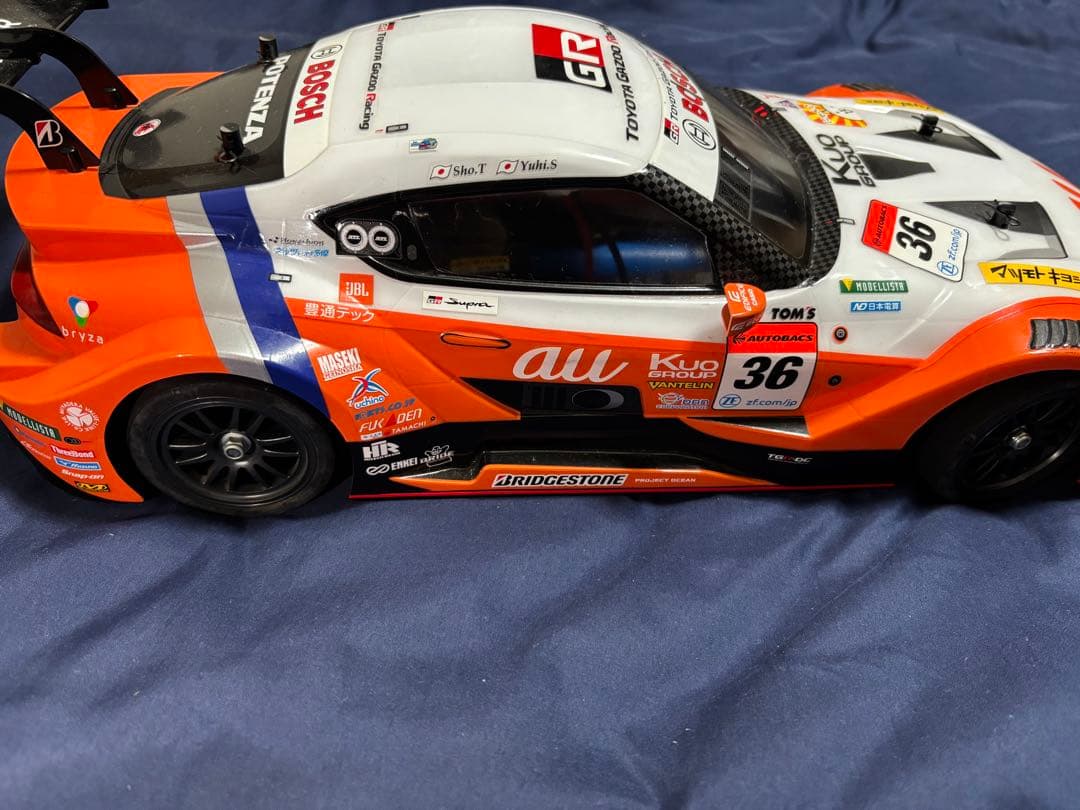 XB au TOM'S GR Supra プロポ付き塗装済み完成モデル