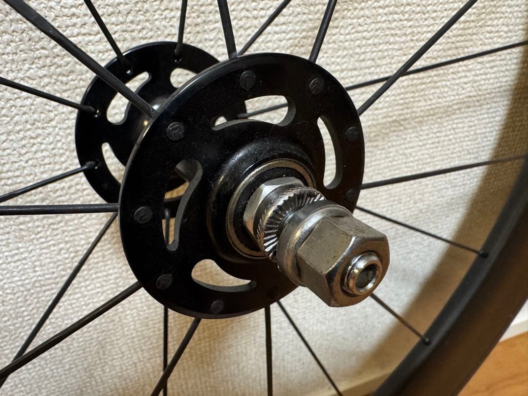 ブローチャーズ　BROTURES SHRED88 カーボンホイール　フロント