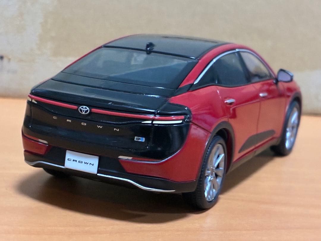 1/30 トヨタ クラウン(エモーショナルレッドII×ブラック) カラーサンプル