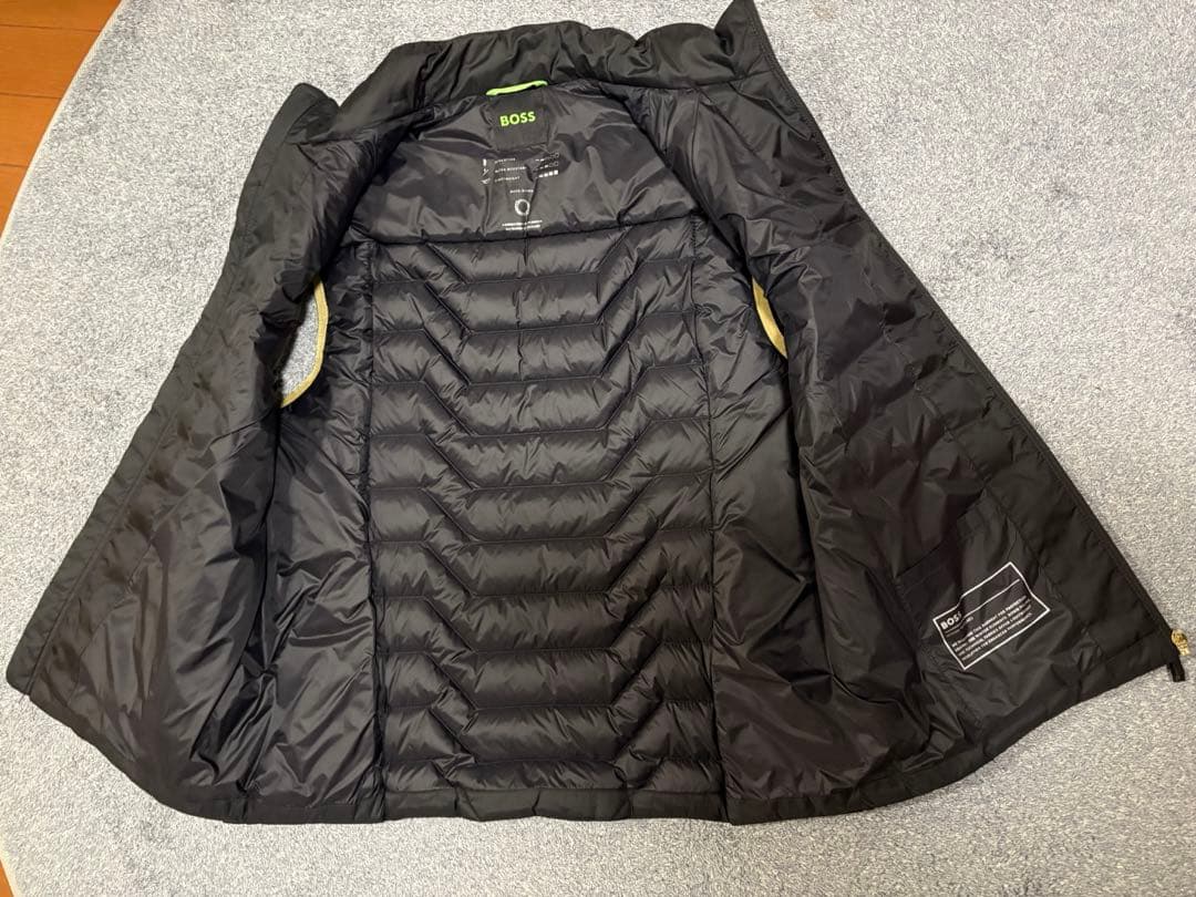 4回目の値下げです‼️美品　BOSS ダウンベスト 黒