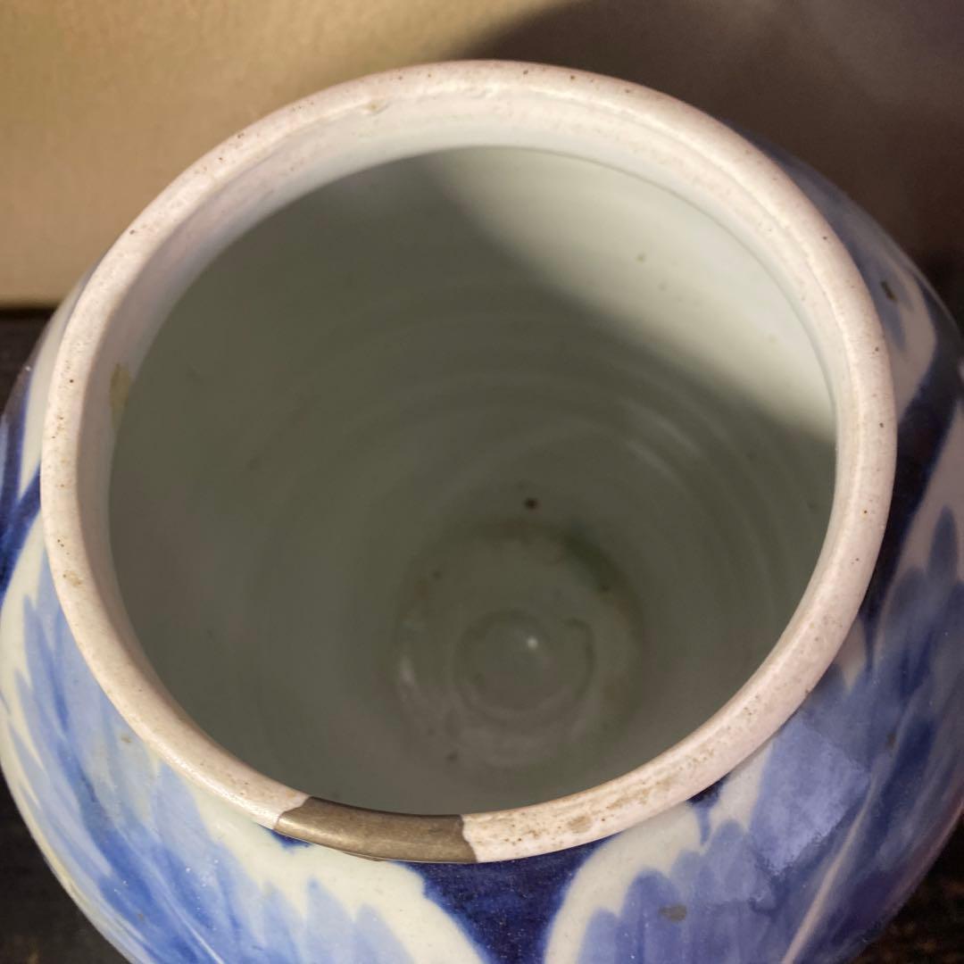 古伊万里　白抜き牡丹文壺