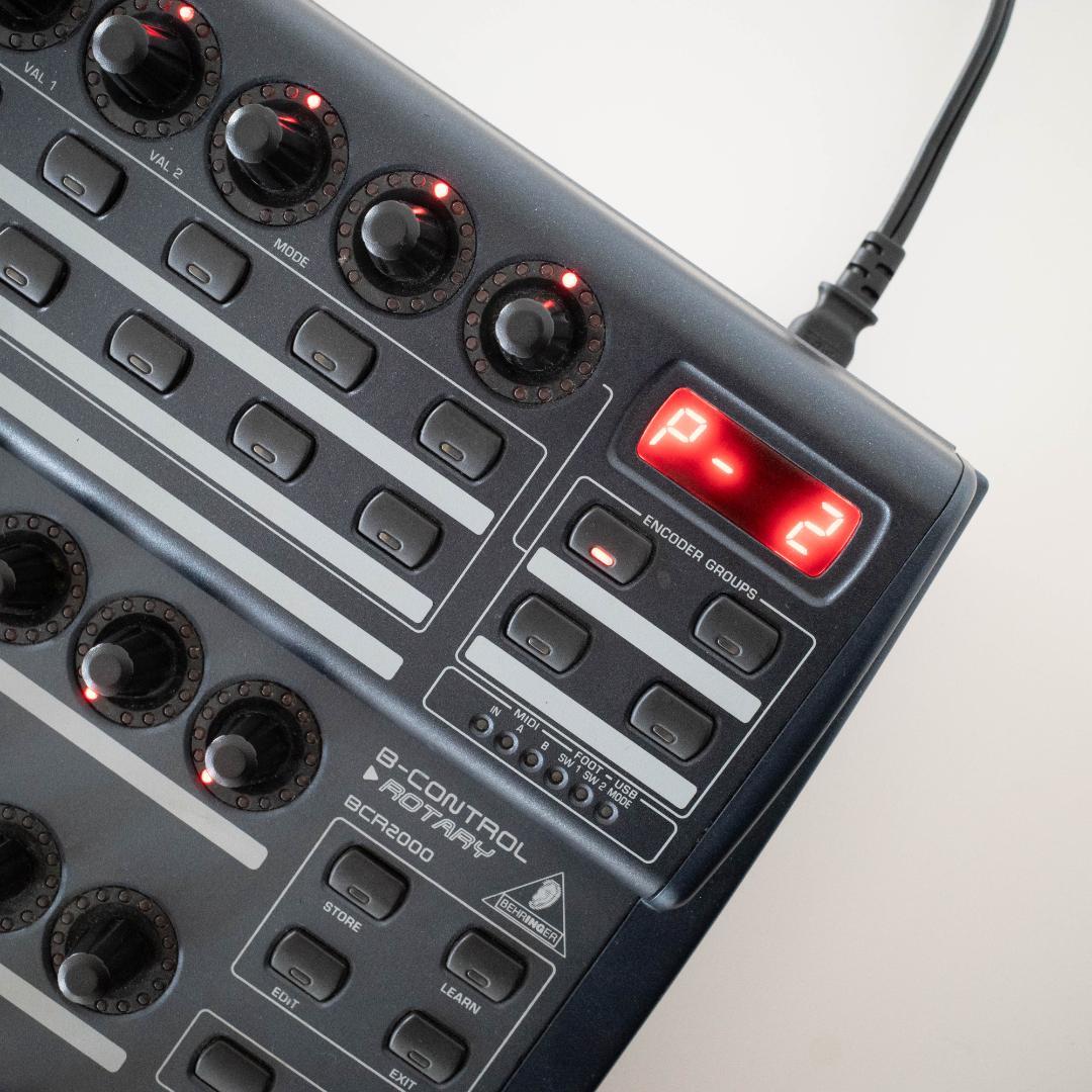 BEHRINGER BCR2000 MIDIコントローラー
