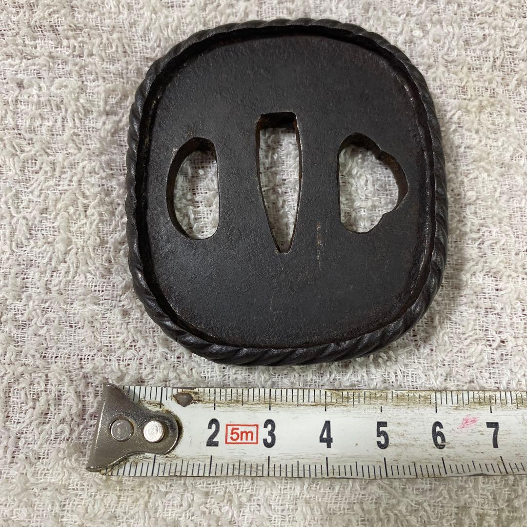 B-26 鍔　武具　刀装具　日本刀　装飾品　鉄製　アンティーク　美術品　工芸品