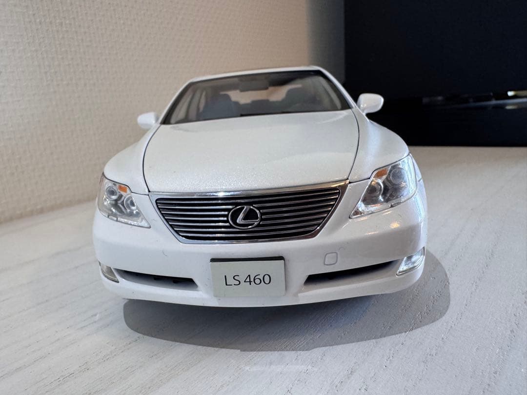 NOREV Lexus LS 460 1/18 ホワイト