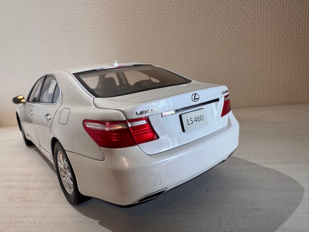 NOREV Lexus LS 460 1/18 ホワイト