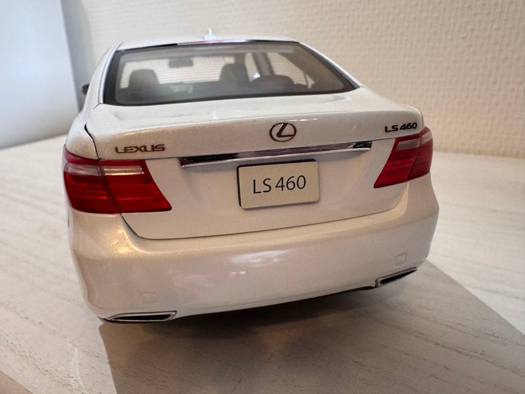 NOREV Lexus LS 460 1/18 ホワイト