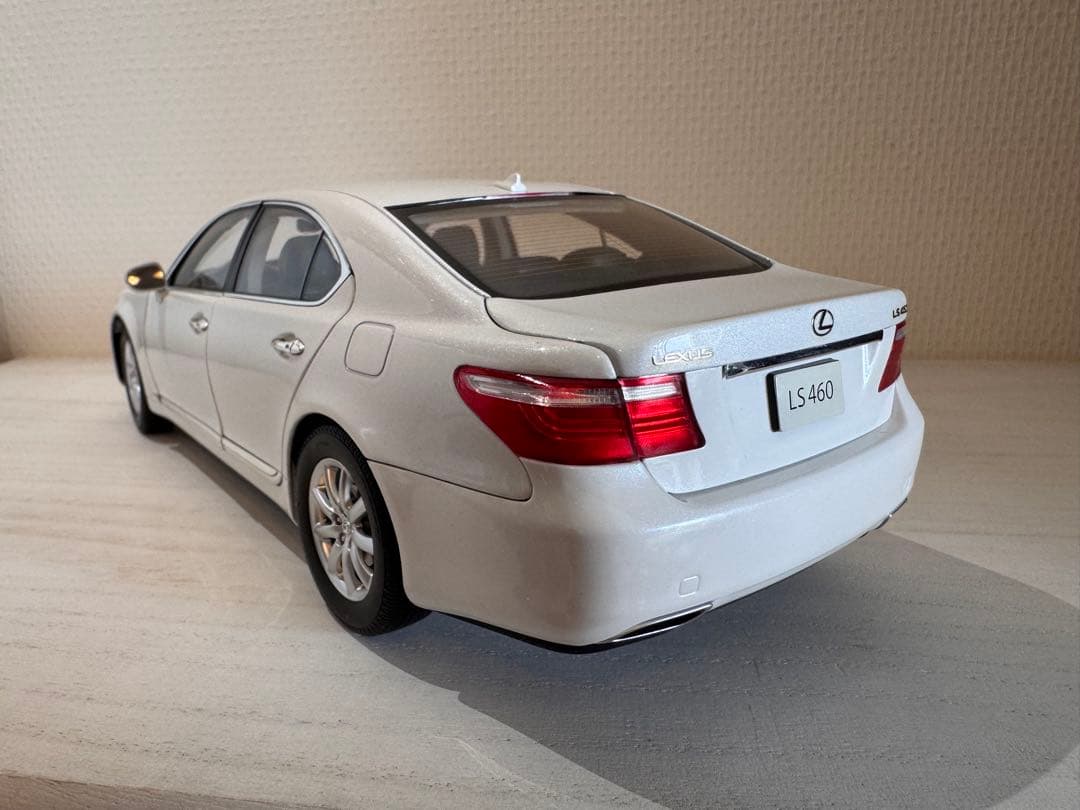 NOREV Lexus LS 460 1/18 ホワイト