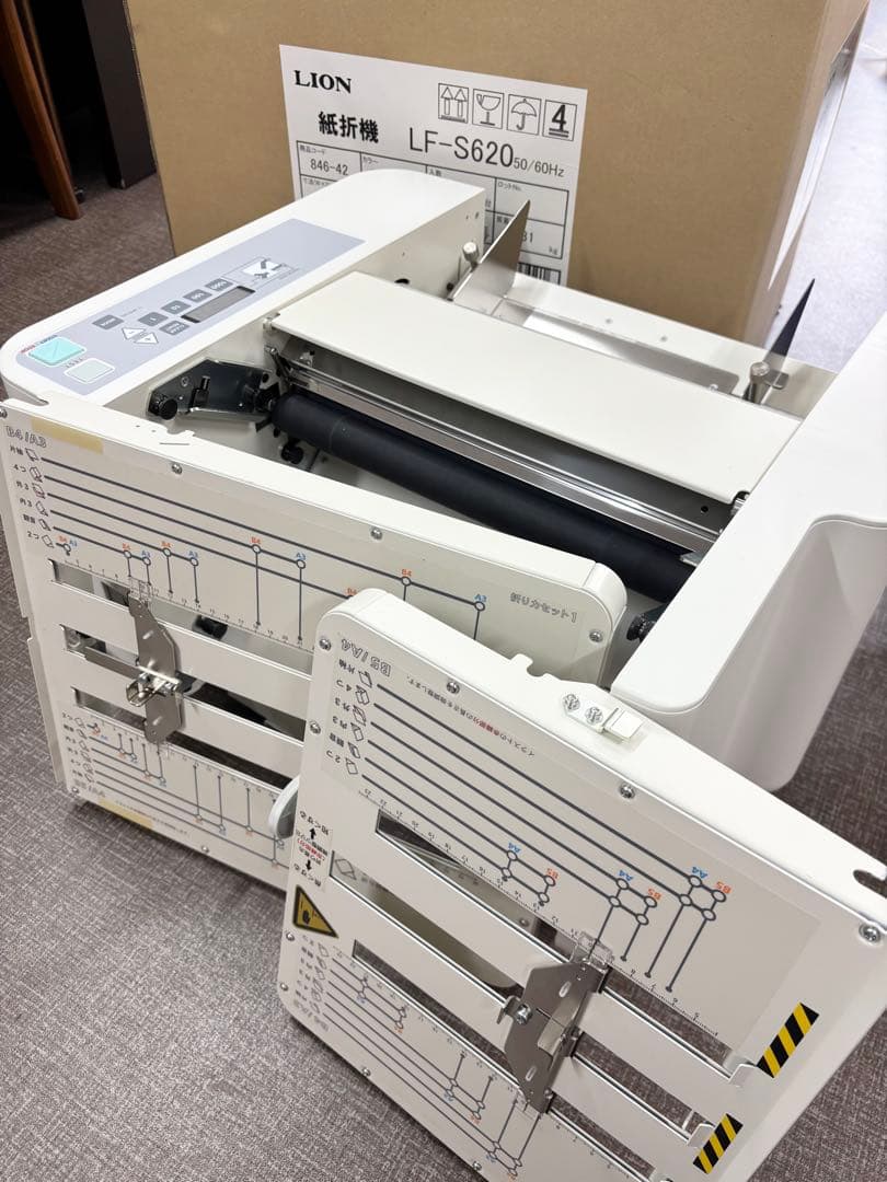 ライオン事務器 LION製 LF-S620 卓上紙折り機