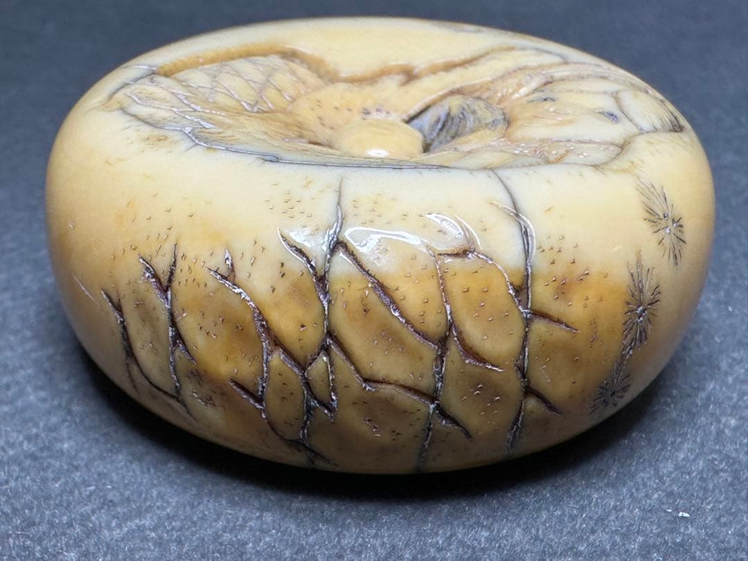 極上　根付　饅頭　天然素材　アンティーク　骨董　飾り物　古美術品　 置物細密細工