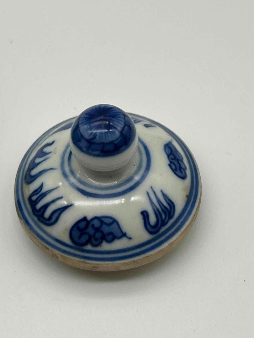 清康熙時代 【大清康熙年製】在銘 染付 青花花卉瑞獸文水注　蓋付き(E-43)