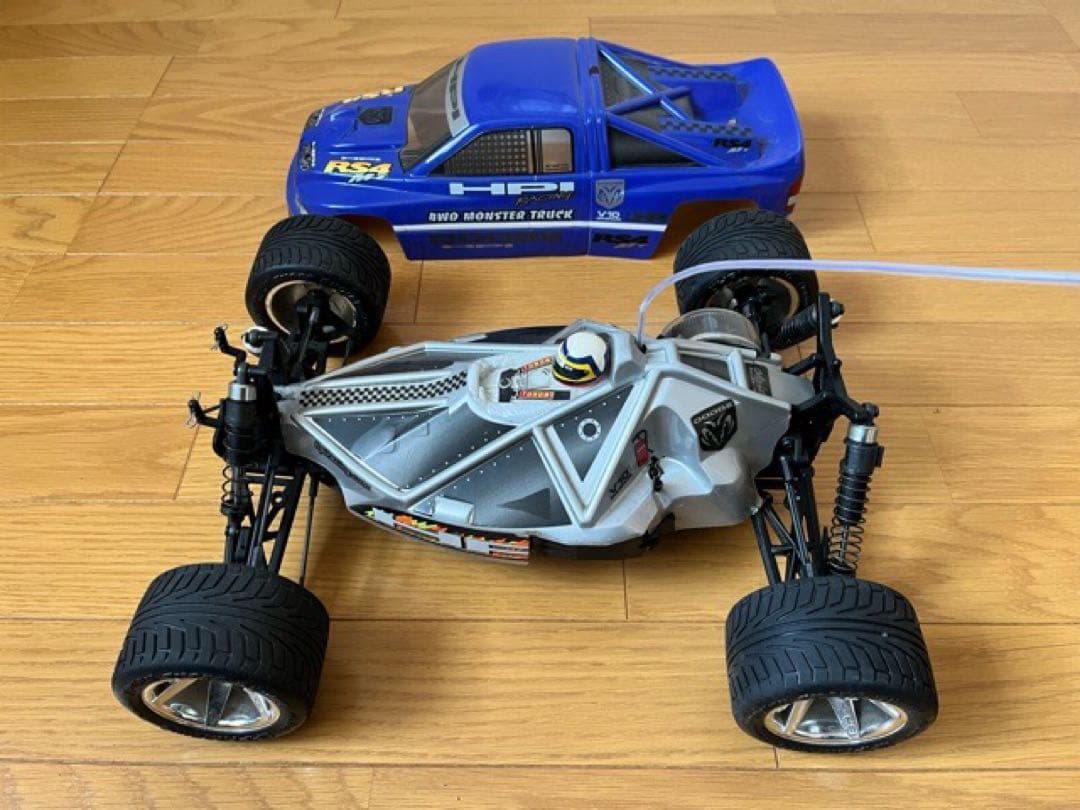 HPI RS4 AWDモンスタートラック メカ搭載済み