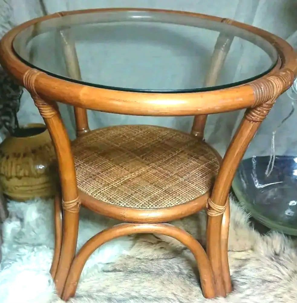 古いラタン硝子テーブル          レトロなラタン机