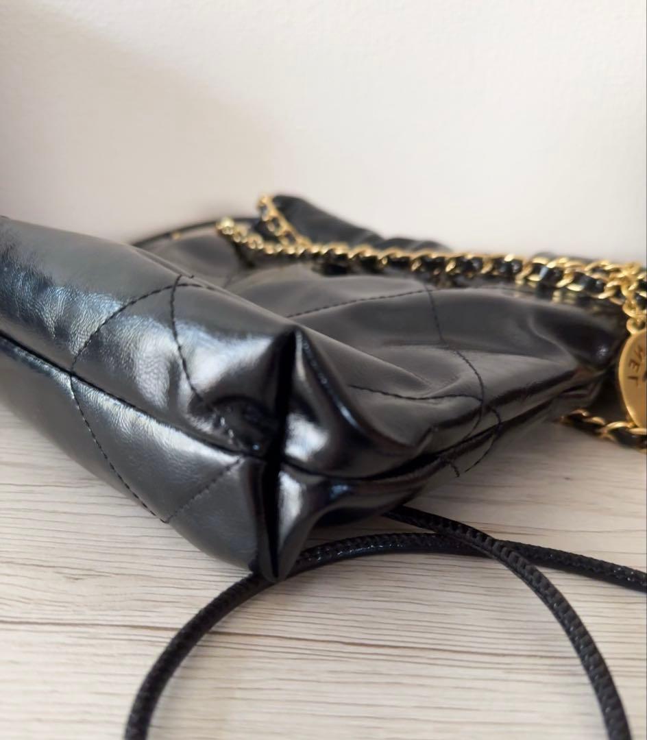 CHANEL ブラックレザー ノベルティ ショルダーバッグ 22