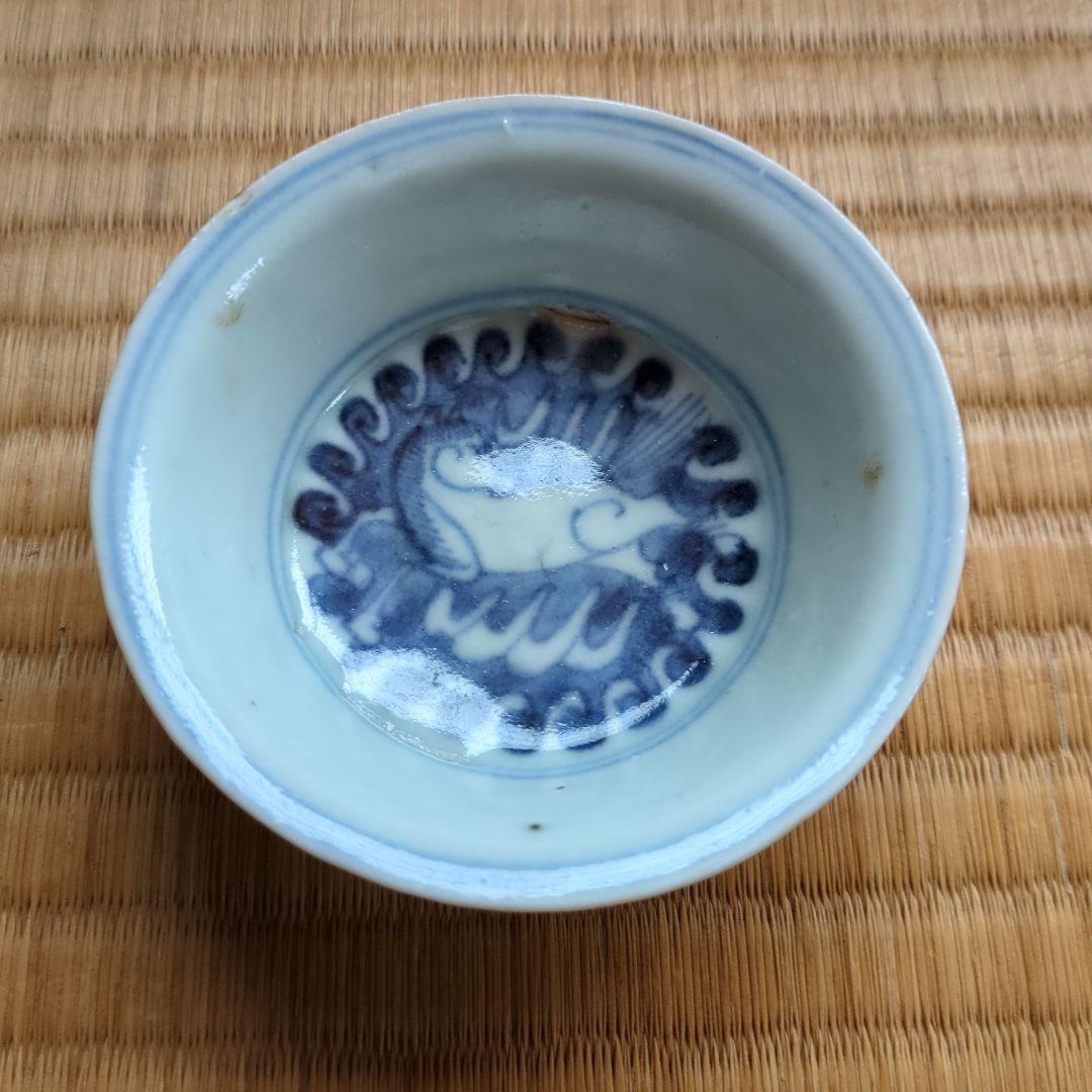 青白陶器の小皿 馬デザイン　午年　骨董品　初期伊万里　飛馬　酒盃