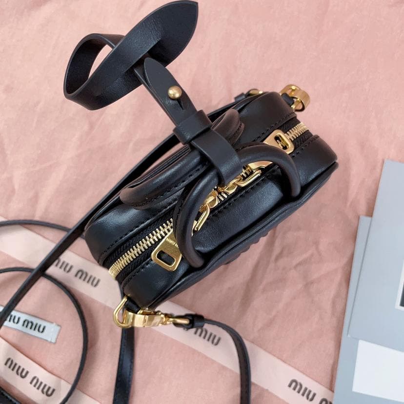 即購入OK！miu miu 黒 レザー ショルダーバッグ