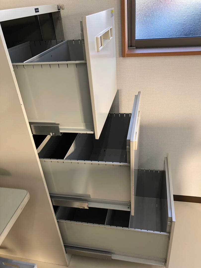 UCHIDA大型キャビネットA3入ります