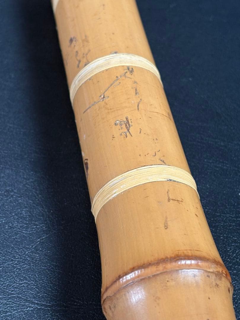 C081 高級 尺八 一尺八寸（約54.5cm） 根掘り 竹製 二つ折 管内朱塗