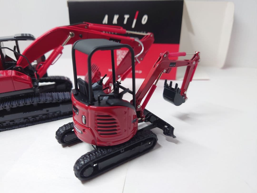 アクティオ　2台セット　コベルコSK200　ヤンマーVio20