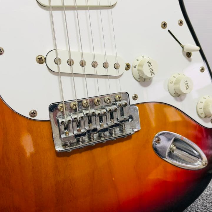SQUIER FENDER コラボ　エレキギター　ストラトキャスター