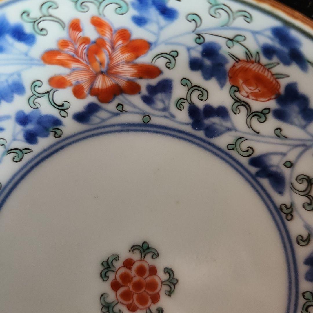 柿右衛門手の色絵花唐草文小皿