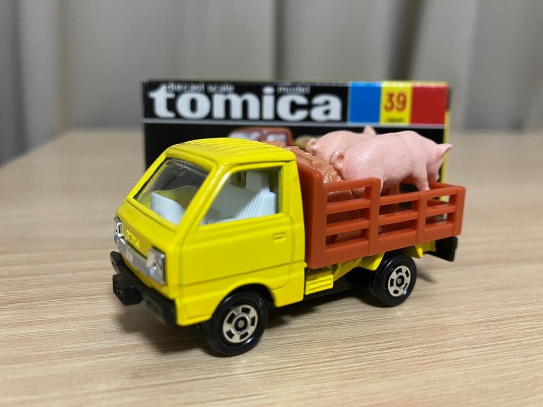 日本製トミカ　黒箱39　スズキ　キャリイ　家畜運搬車　 デットストック