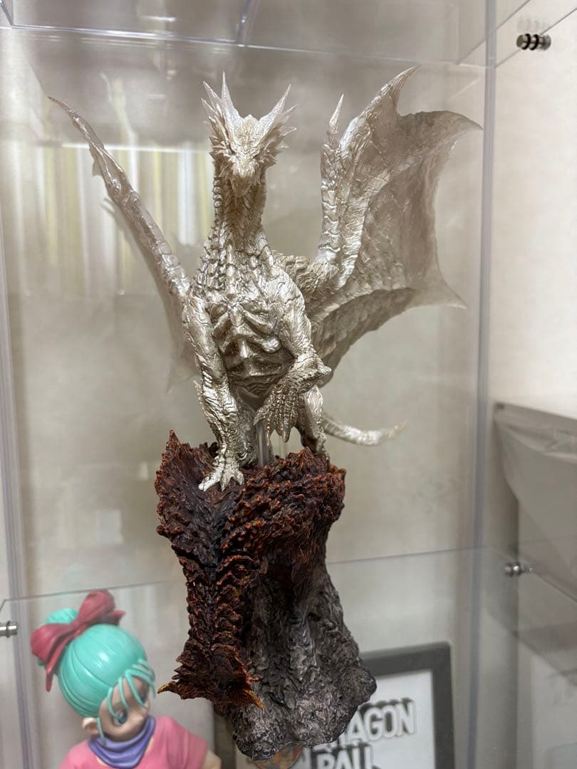 eカプコン限定　クシャルダオラ　脱皮　クリエイターズモデル　モンハンフィギュア