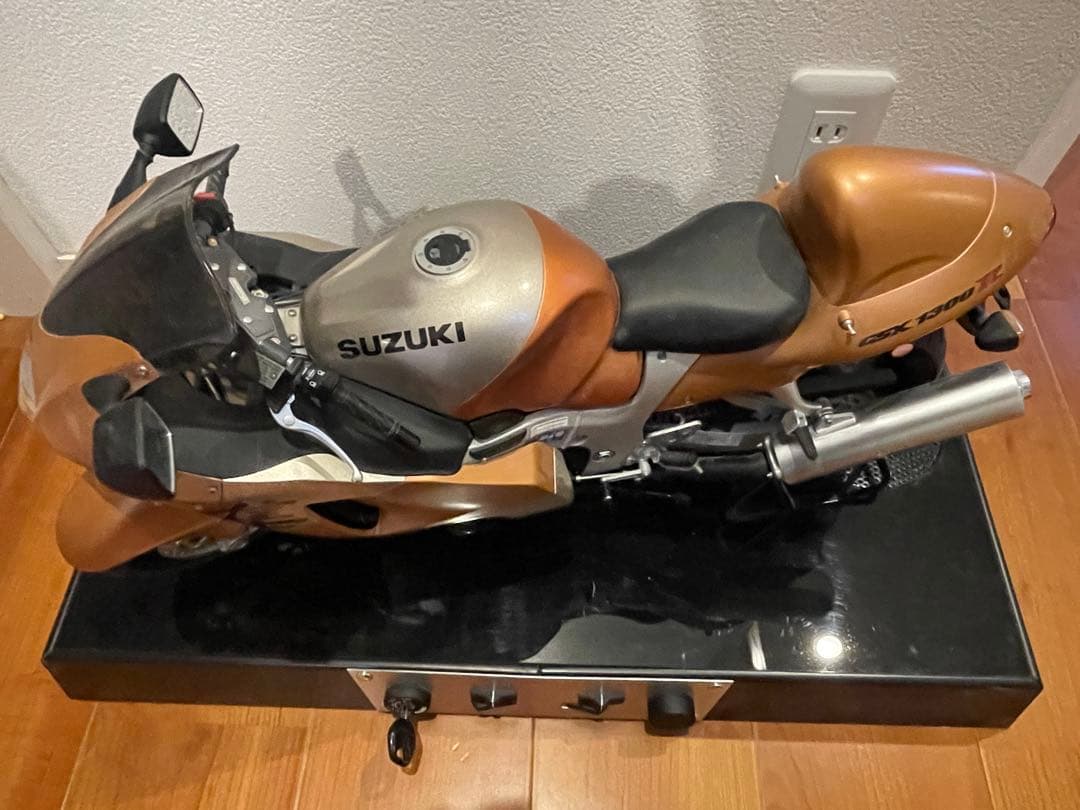 ディアゴスティーニ 1/4 スズキGSX1300R 隼 完成品