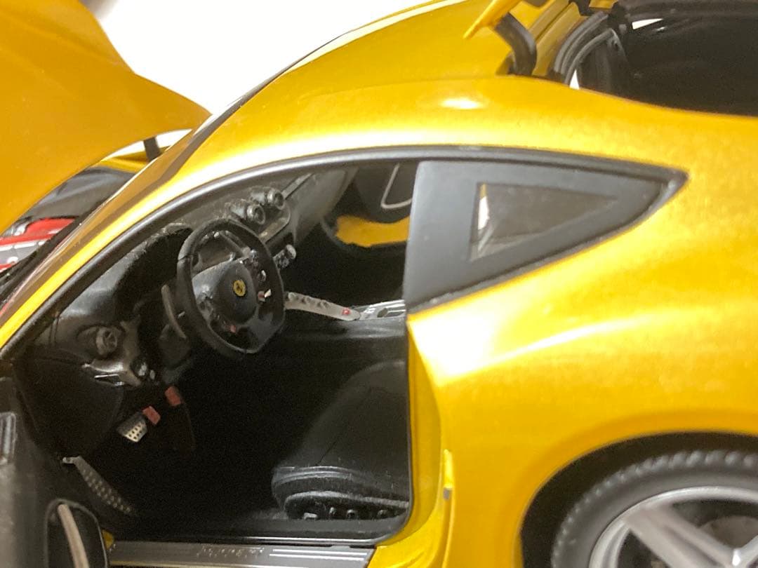 ホットウィールエリート .1/18フェラーリ F12ベルリネッタ イエロー