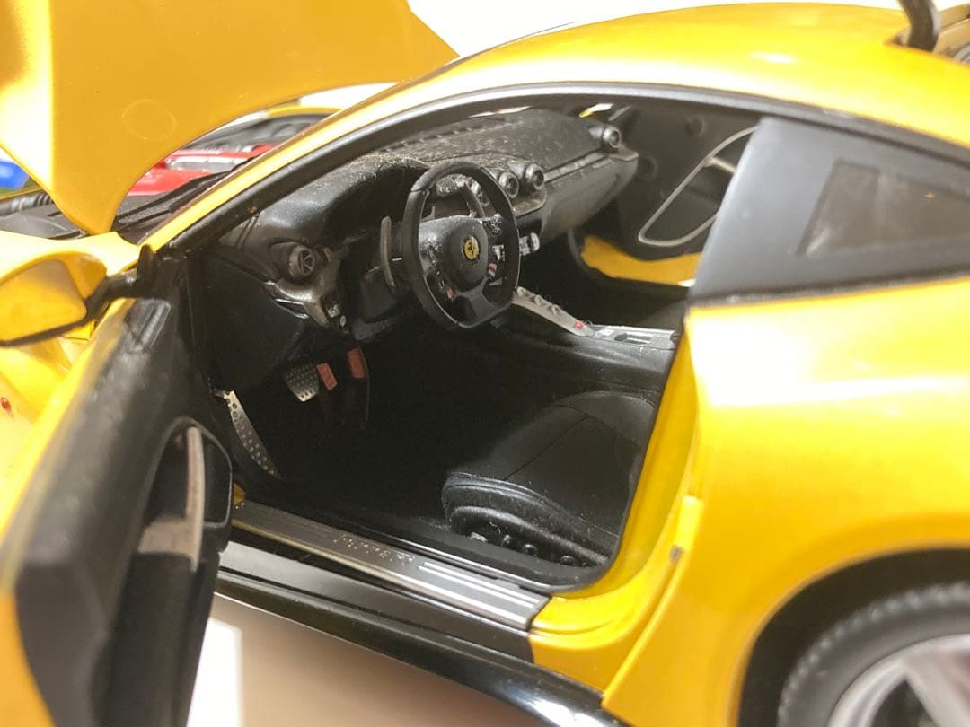 ホットウィールエリート .1/18フェラーリ F12ベルリネッタ イエロー