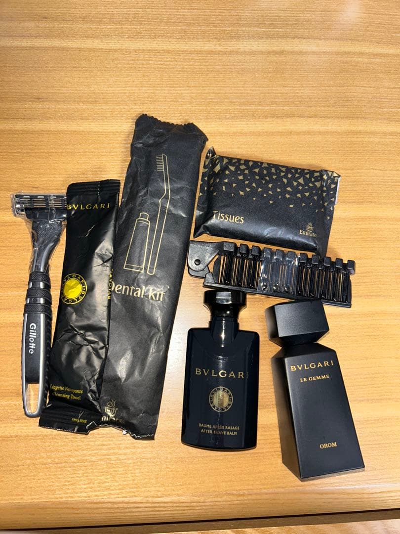 Emirates航空 ファーストクラス トラベルセットBVLGARI 香水3個付
