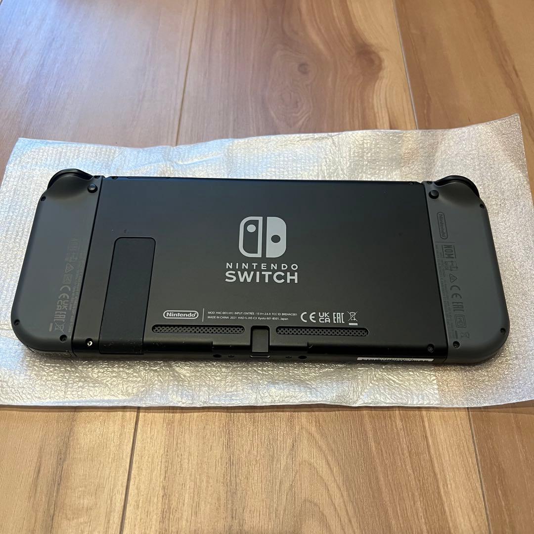 【年末価格】Nintendo Switch 本体 グレー / 収納ケース付