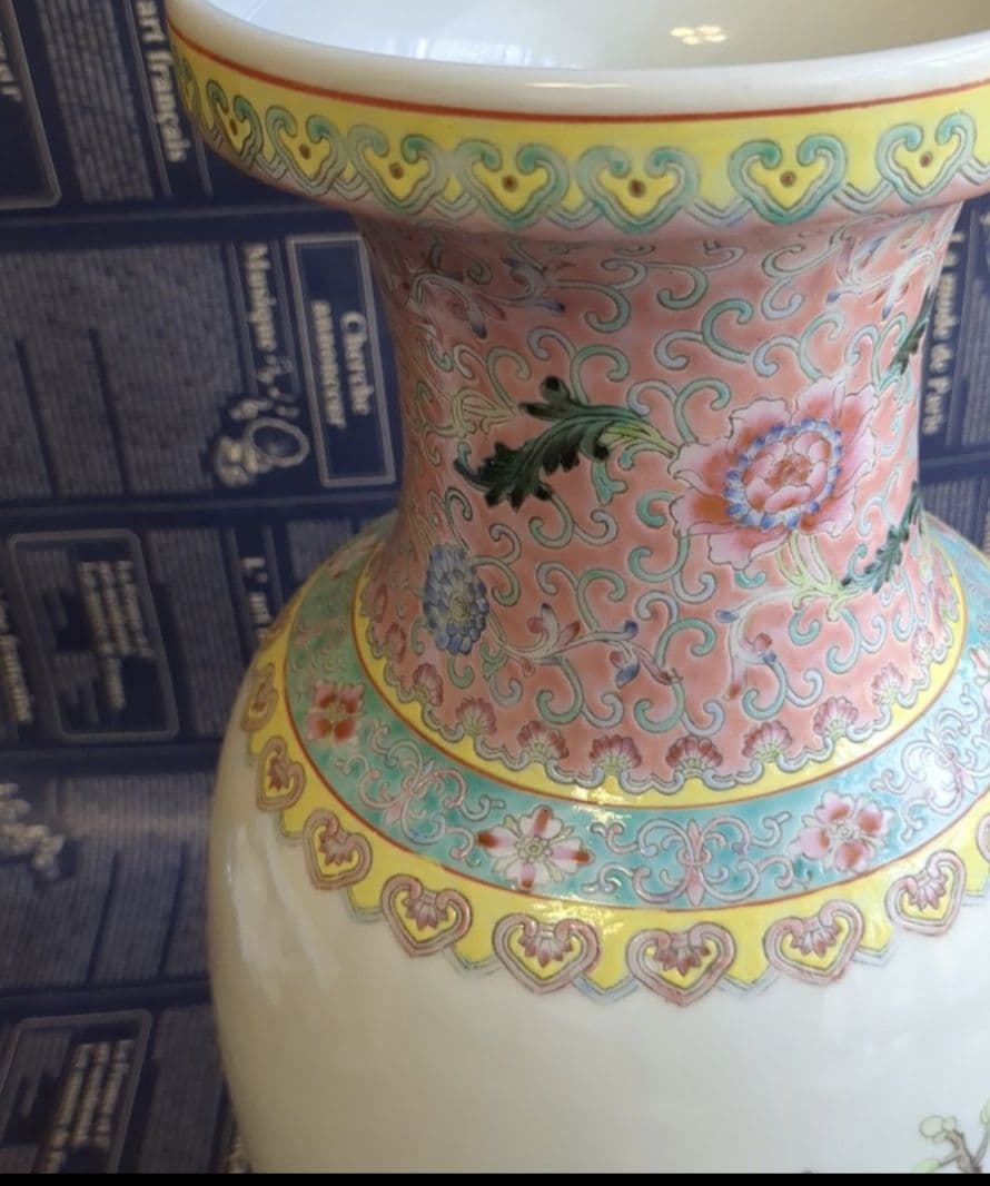 中国景徳鎮製　飾り壷　　　　漢詩孔雀牡丹瓶　花鳥図